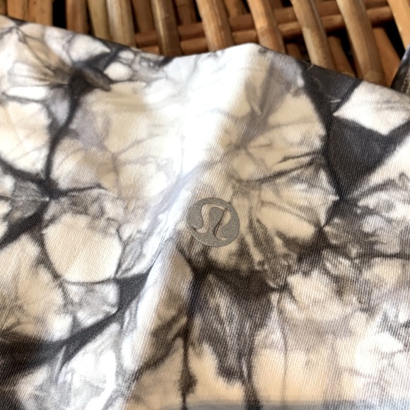Lululemon Wunder Under HR Dual Shibori FO Luxtreme 28" Antique White Baltic Grey - Picture 3 of 5